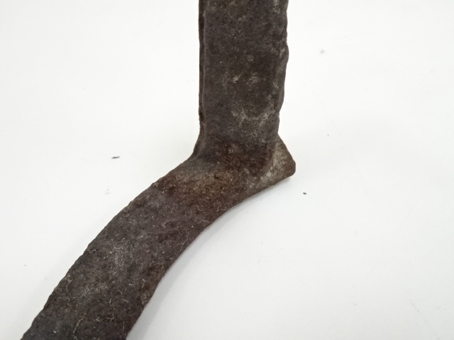  釜師　高木治良兵衛造　中爪風炉五徳（共箱）